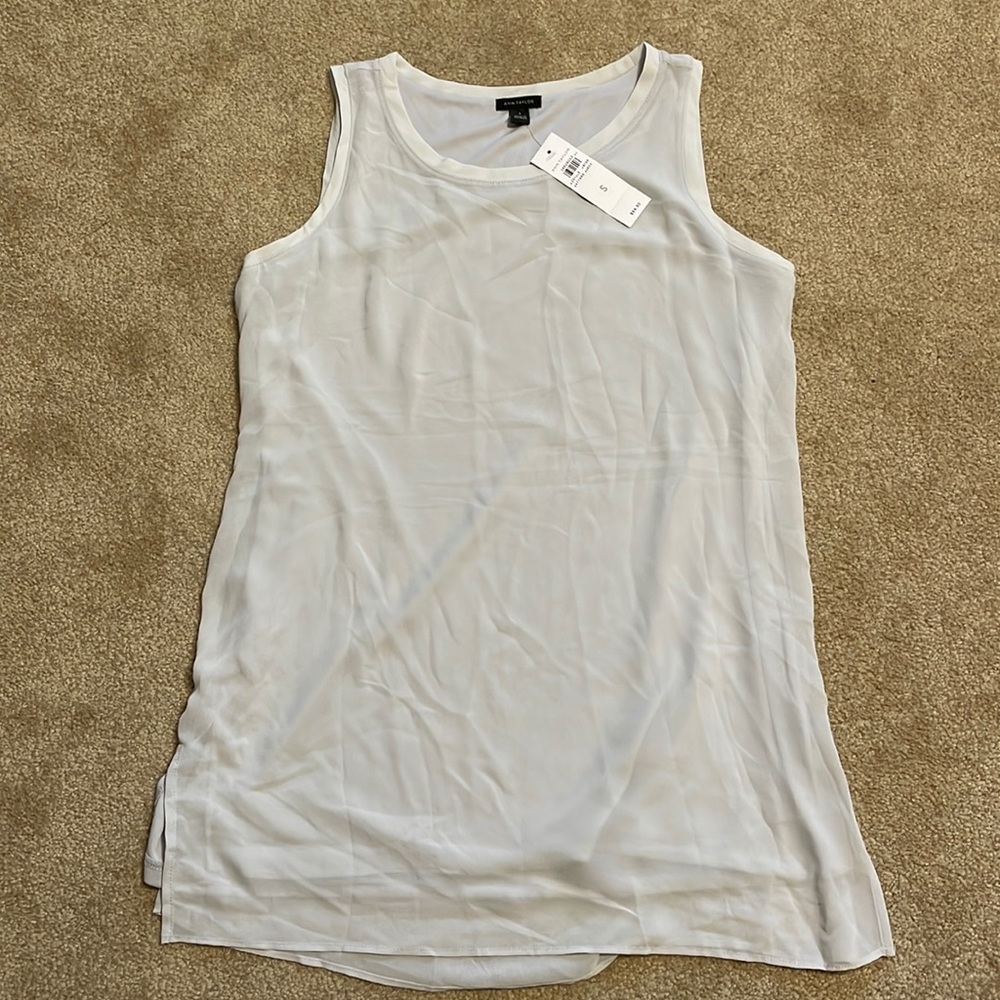 Ann Taylor light gray Tunic Top. Size: Small